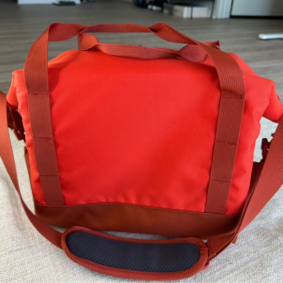 REI versatile 18 L Folding Cooler soft case lightweight orange shoulder strap - Picture 4 of 10